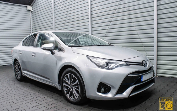 Toyota Avensis cena 77777 przebieg: 28900, rok produkcji 2016 z Stryków małe 562